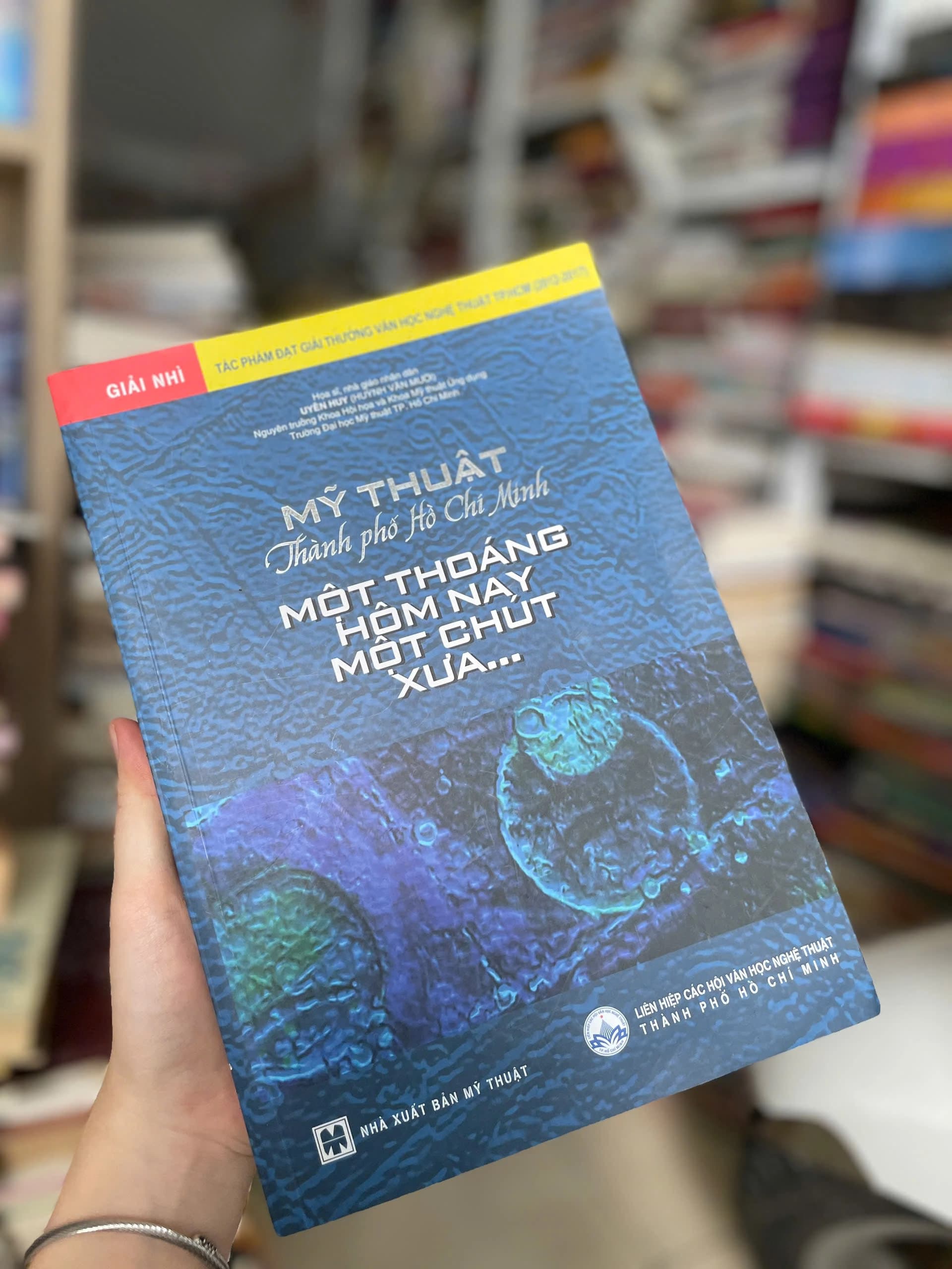 Mỹ Thuật Thành Phố Hồ Chí Minh – Một Thoáng Hôm Nay Một Chút Xưa – Uyên Huy - Image 1
