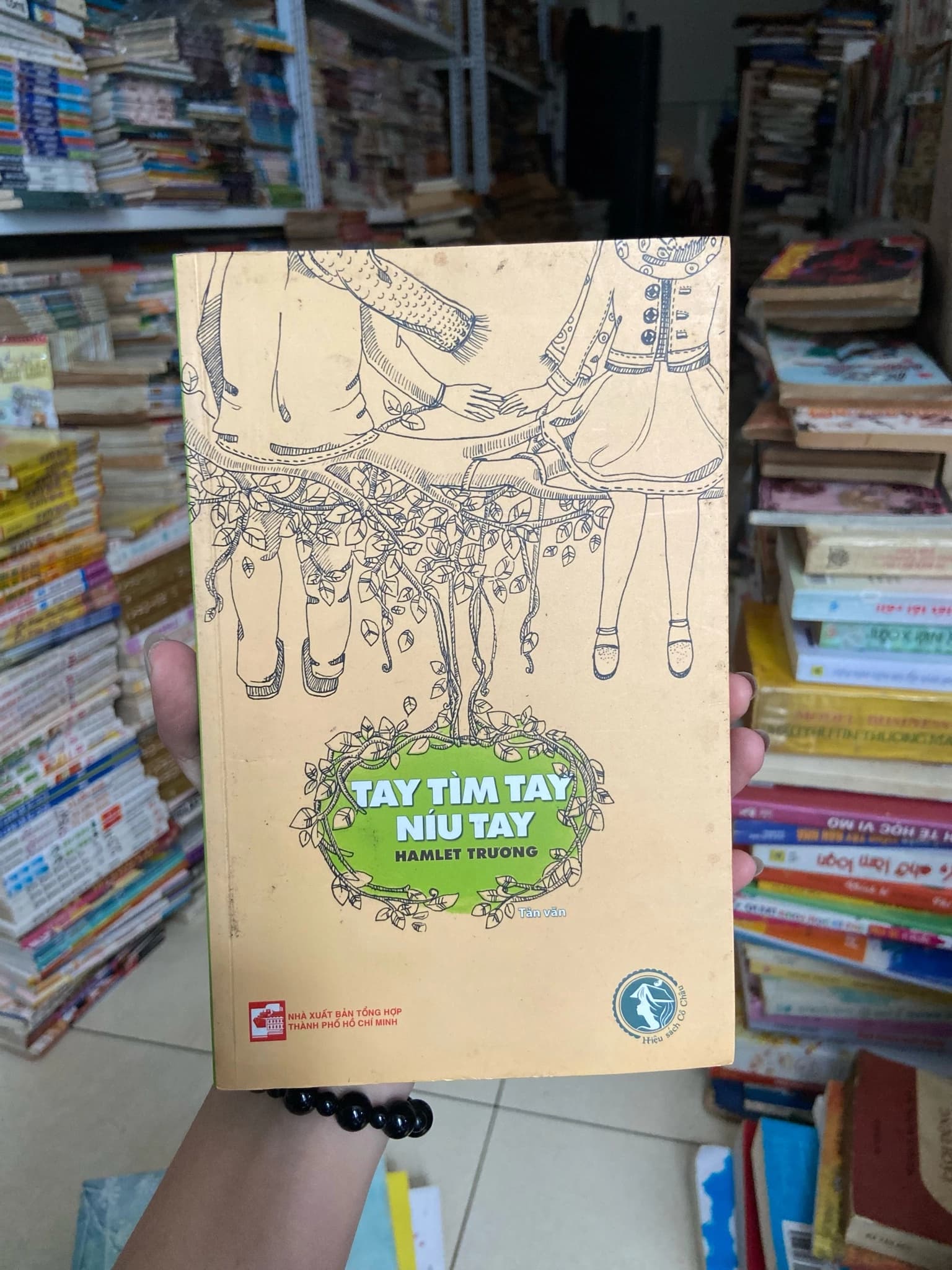 Tay tìm tay níu tay ️ - Image 1