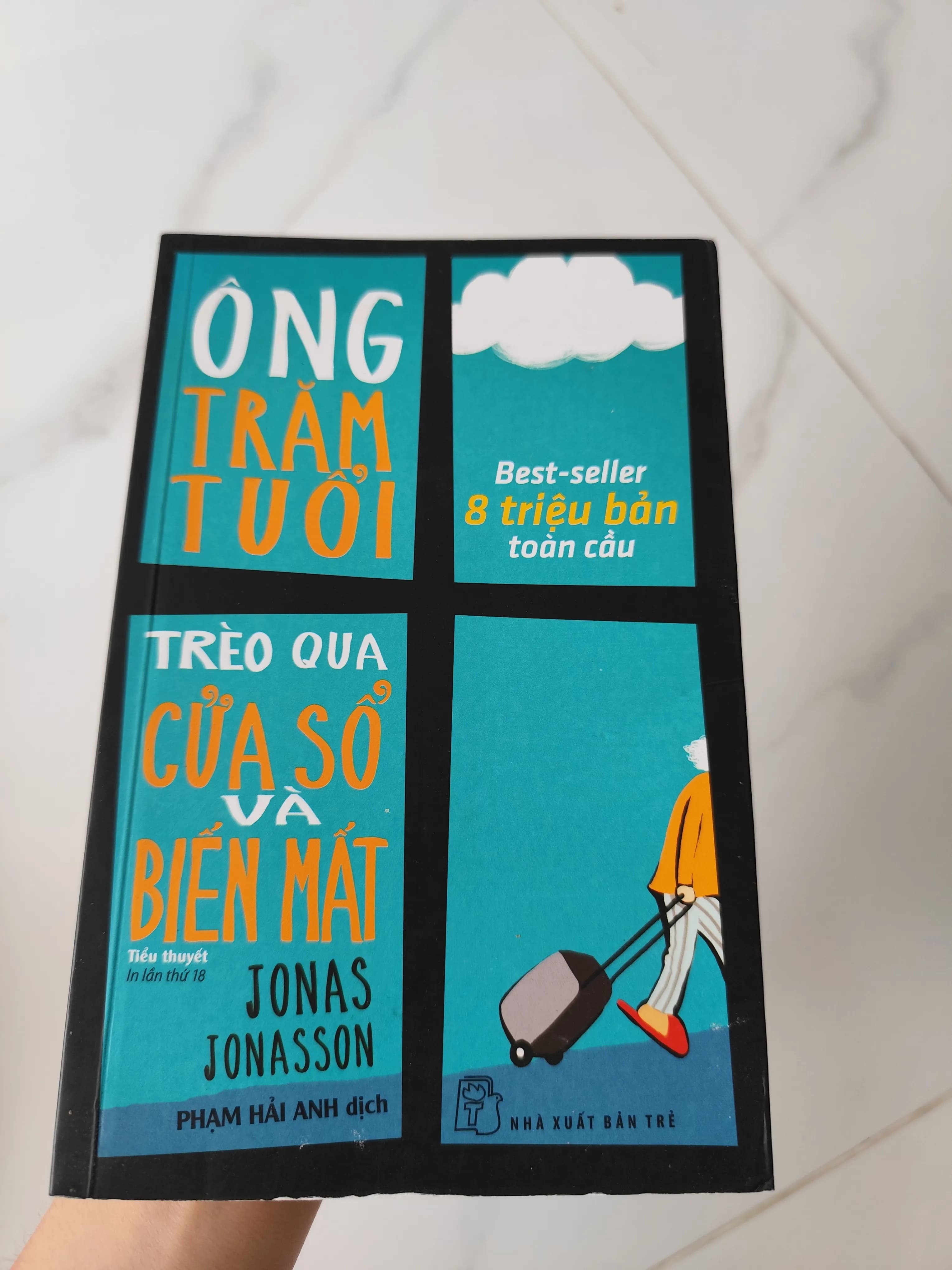 Ông trăm tuổi trèo qua cửa sổ và biến mất - Image 1