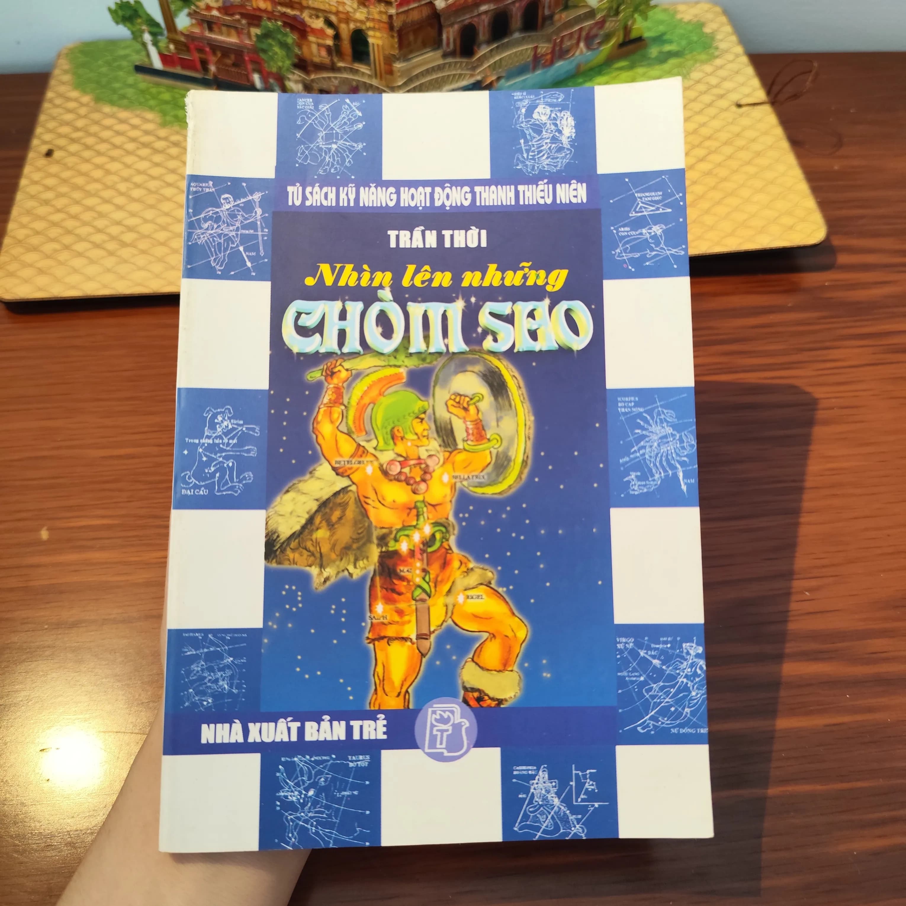 Nhìn lên những chòm sao - Trần Thời - Image 1
