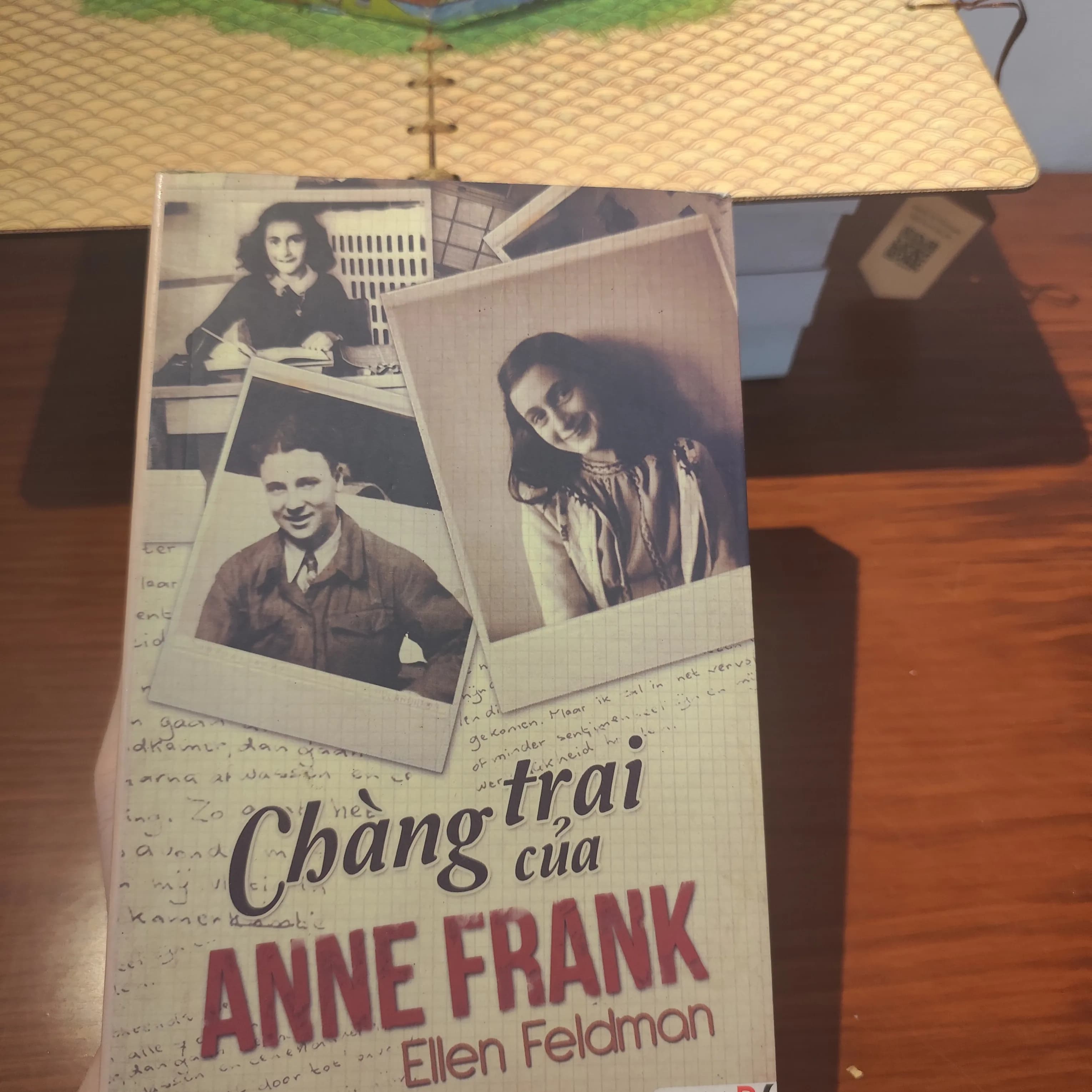 "Chàng Trai Của Anne Frank" (The Boy of Anne Frank) của tác giả Ellen Feldman. - Image 1