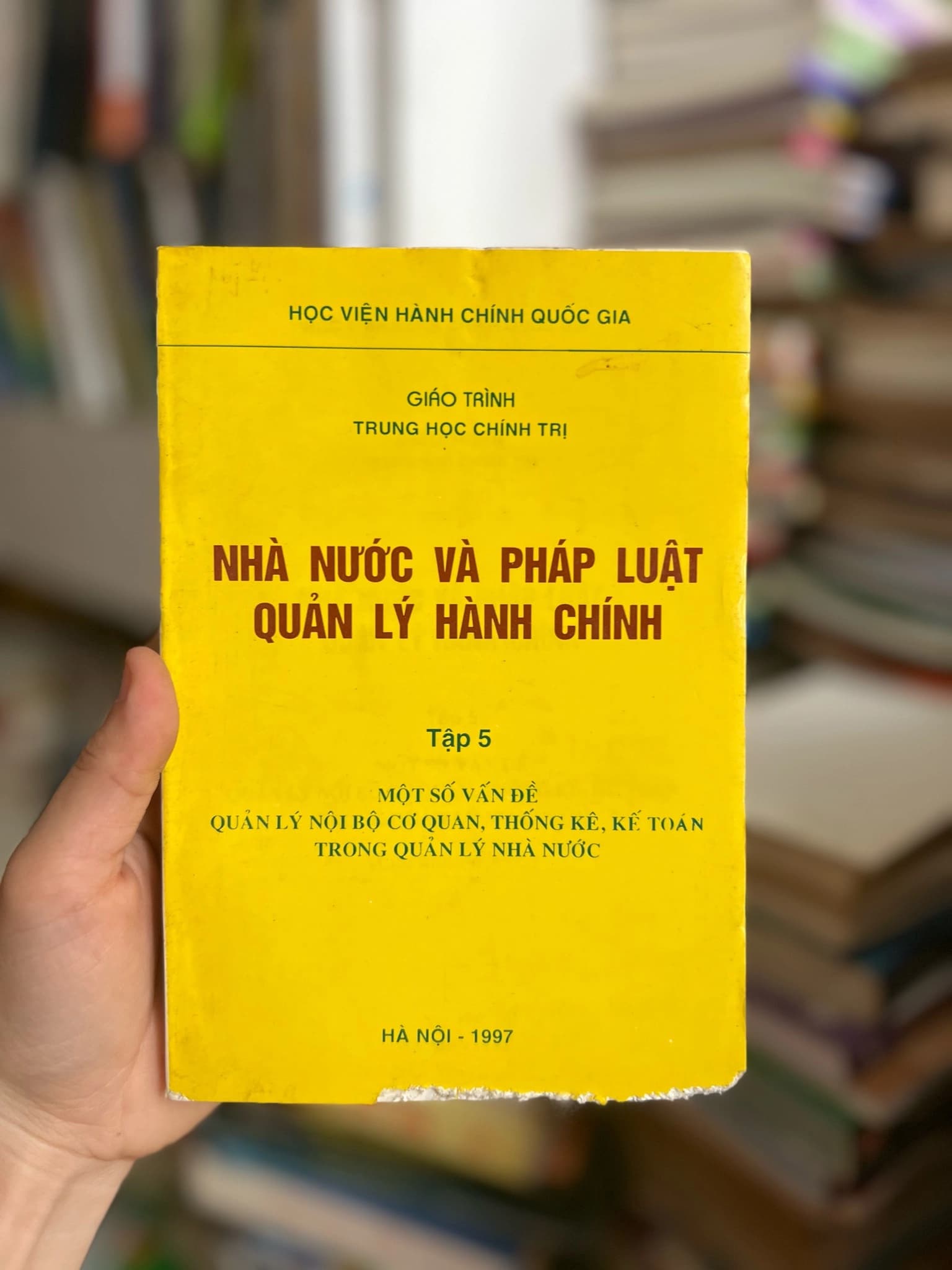Nhà nước và pháp luật quản lý hành chính - 1997 - Image 1