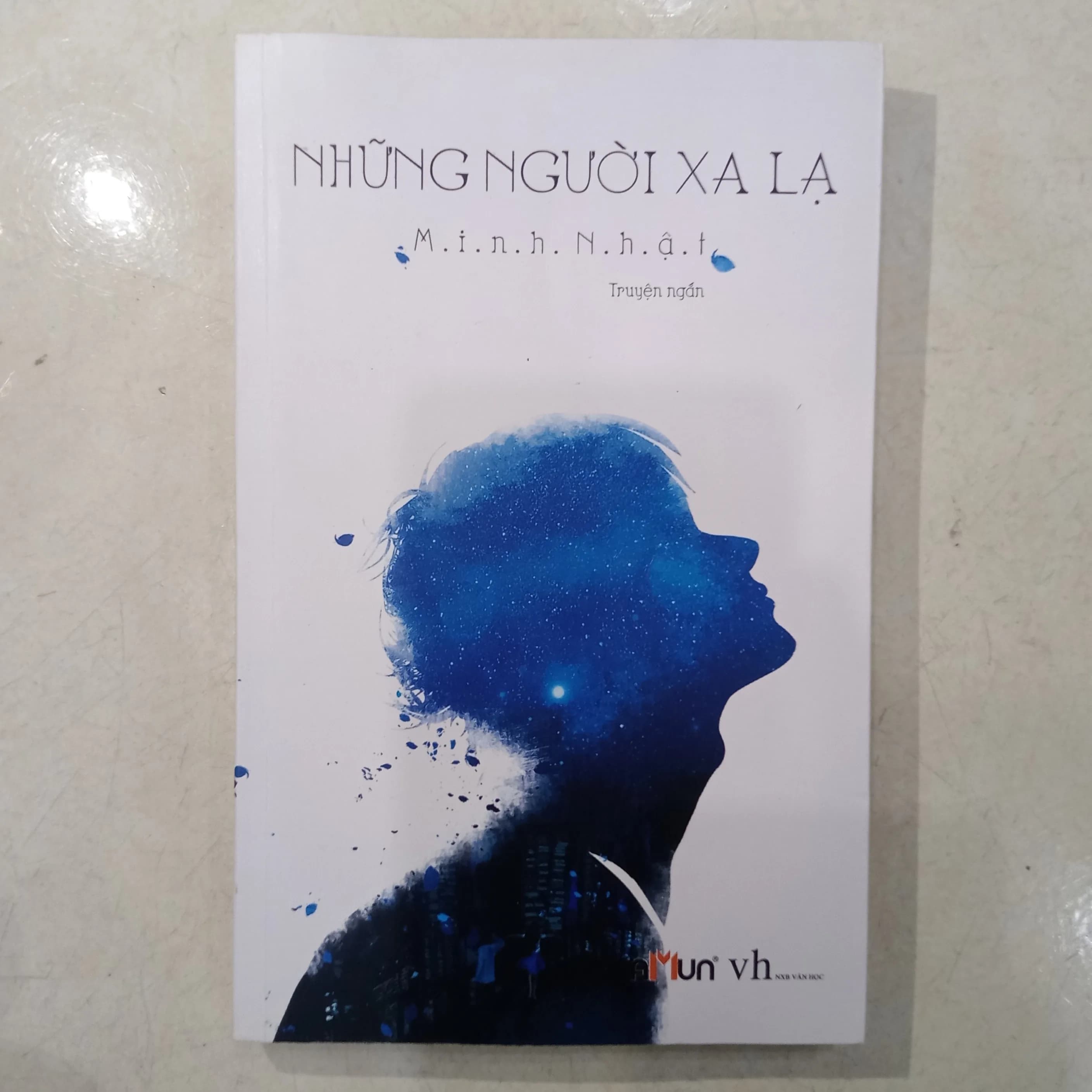 Những người xa lạ - Image 1