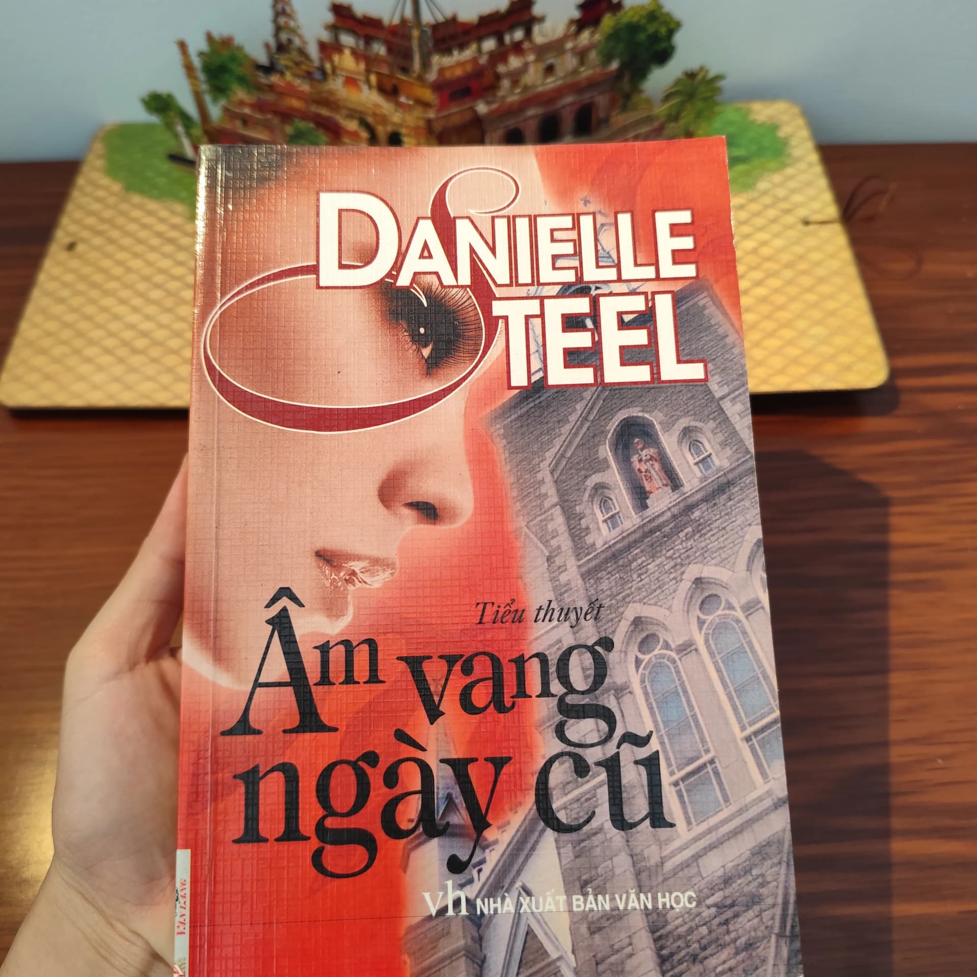 Âm vang ngày cũ - Danielle Steel - Image 1