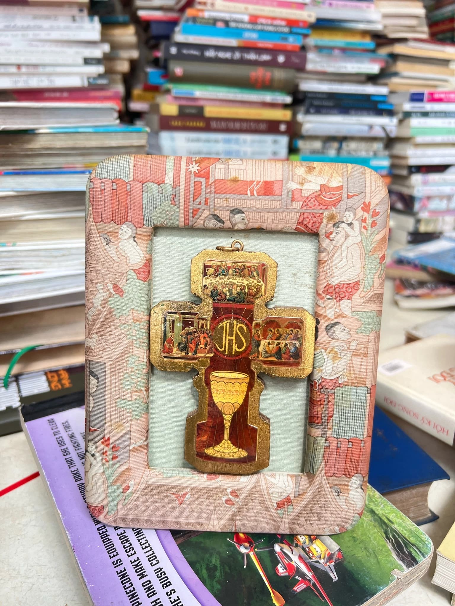 Chalice with JHS Host Gold Embossed Epoxy Icon Wood Cross Wall Crucifix, công giáo - Image 1