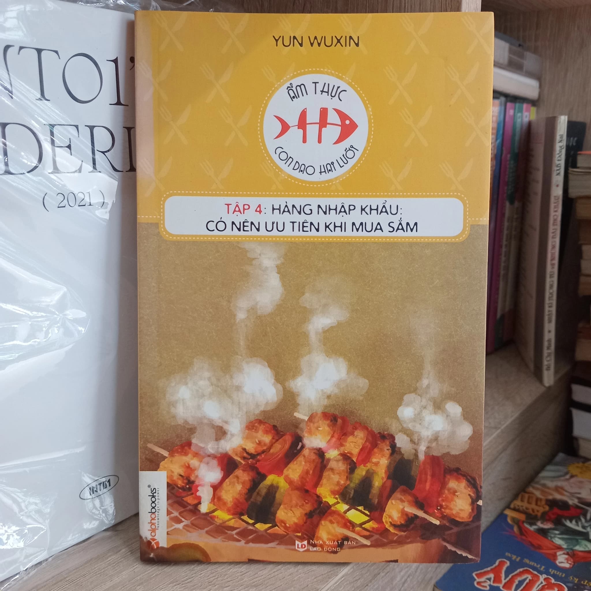 Hàng nhập khẩu: Có nên ưu tiên khi mua sắm - Image 1