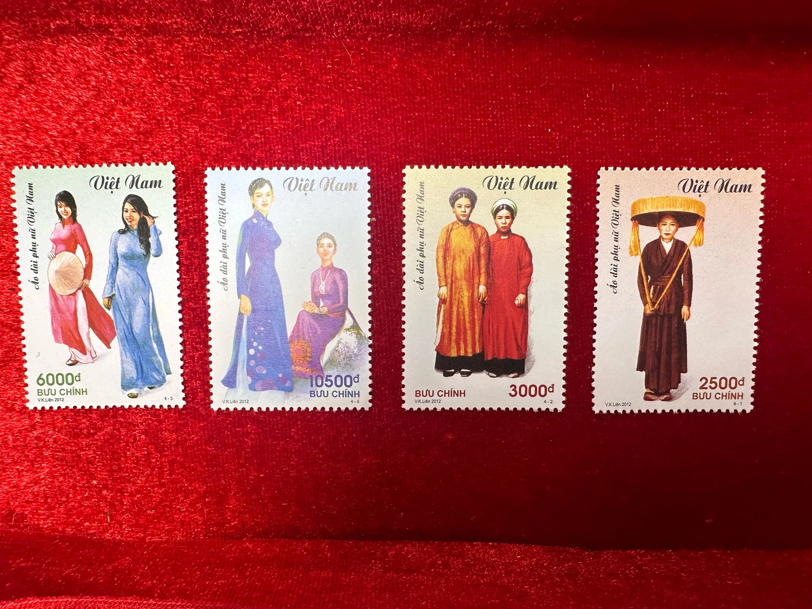Tem sưu tầm - Áo dài phụ nữ Việt Nam - Image 1