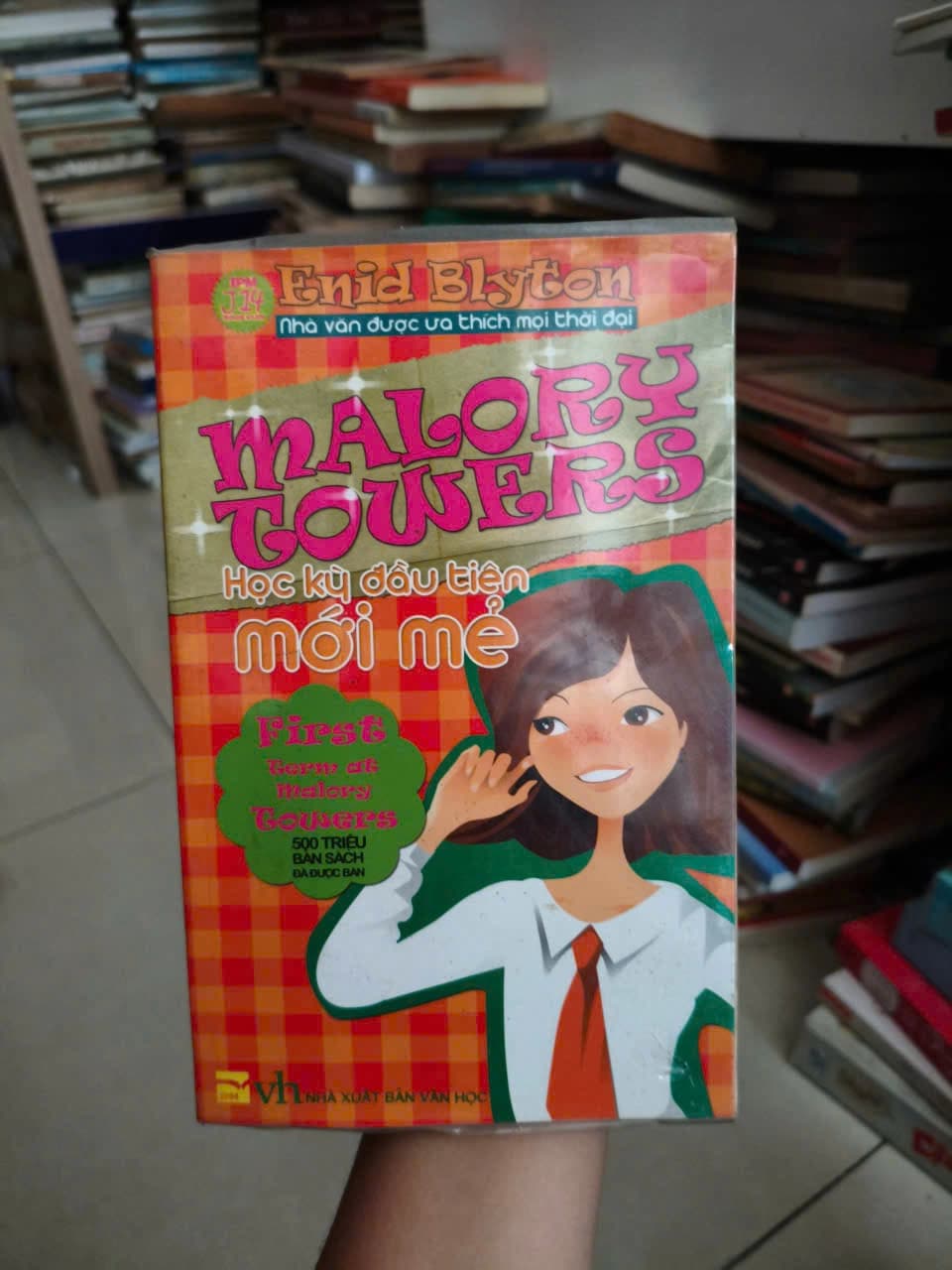 Tòa tháp Malory: Học kỳ đầu mới mẻ - Image 1