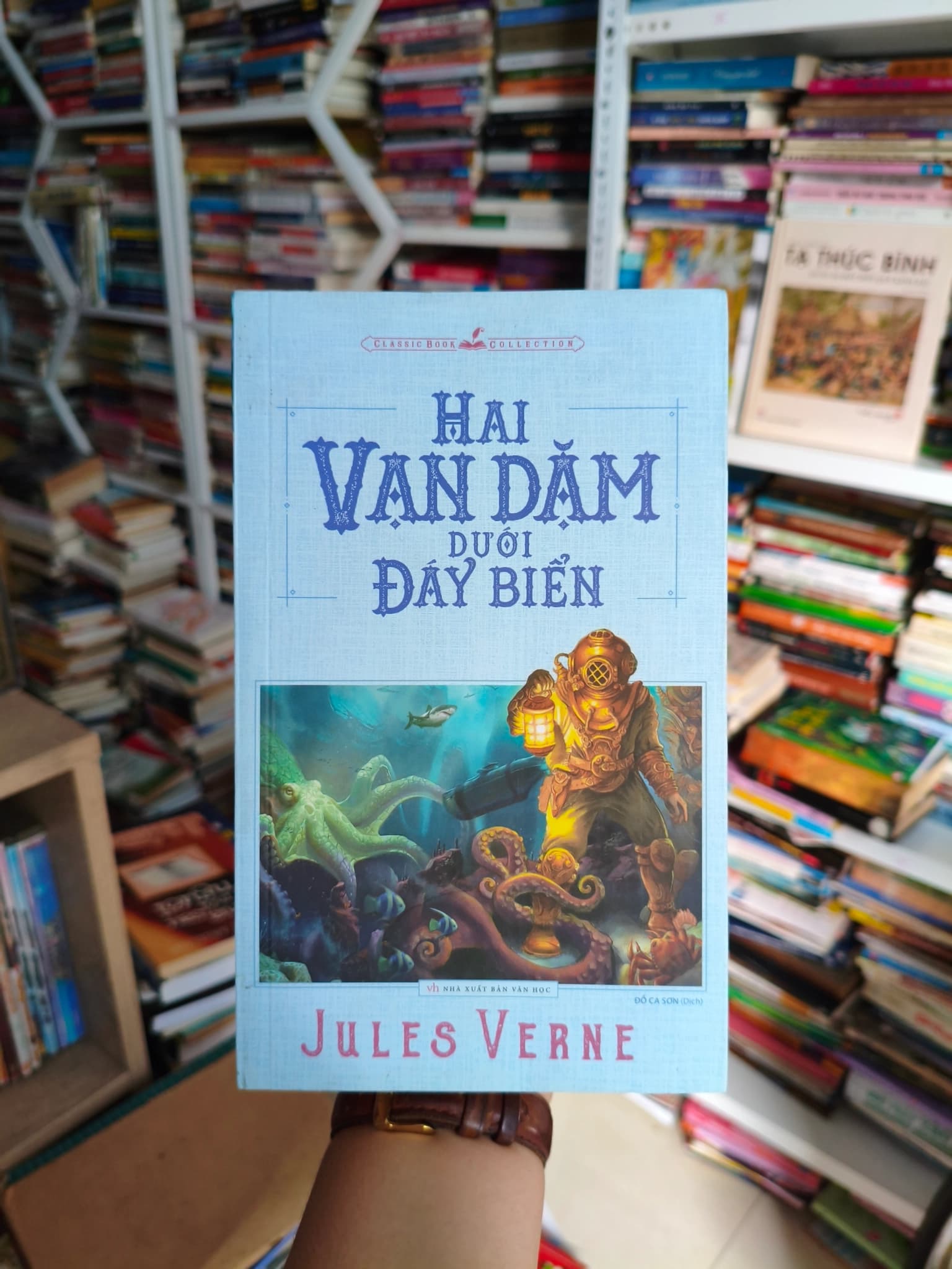Hai vạn dặm dưới đáy biển - Image 1