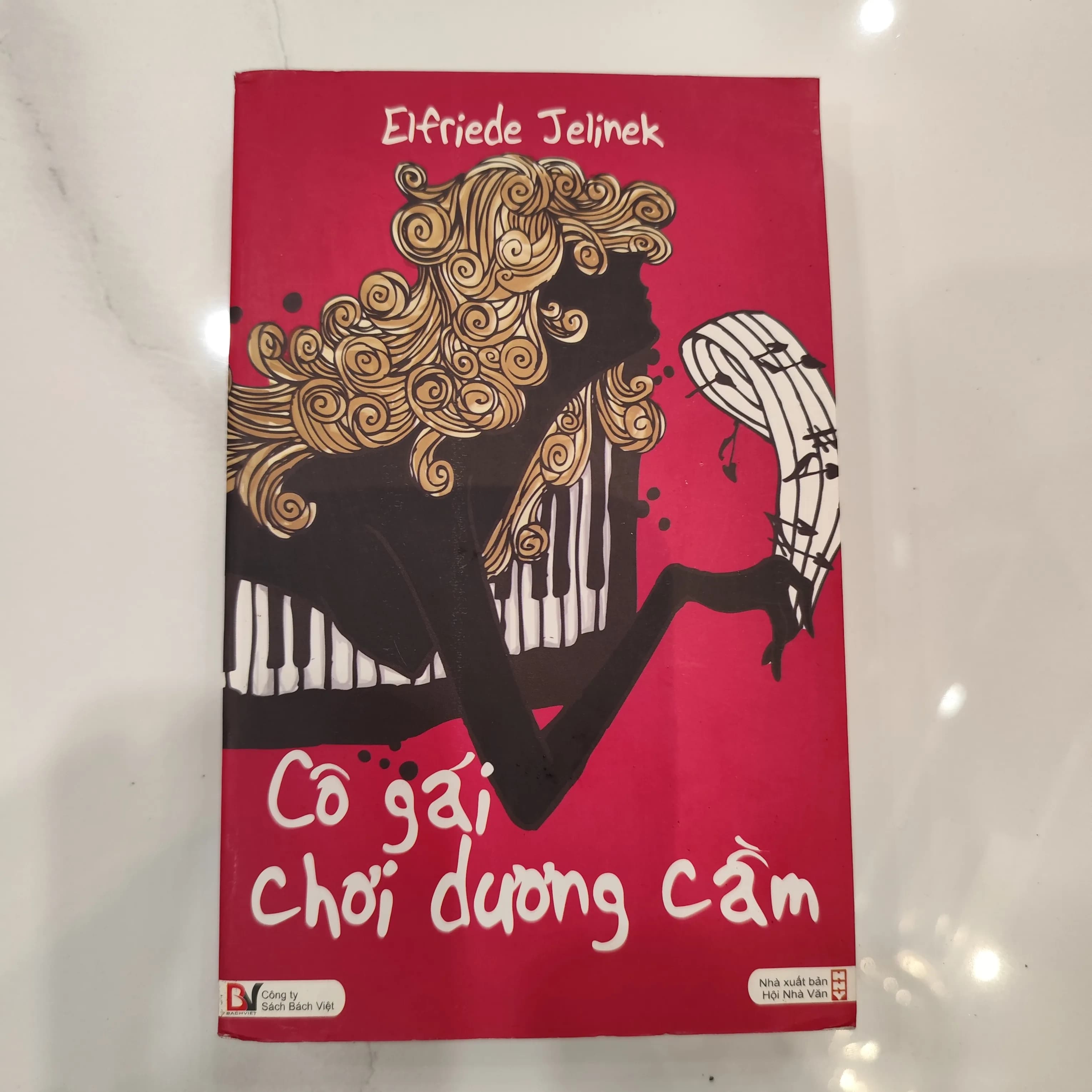 Cô gái chơi dương cầm - Image 1