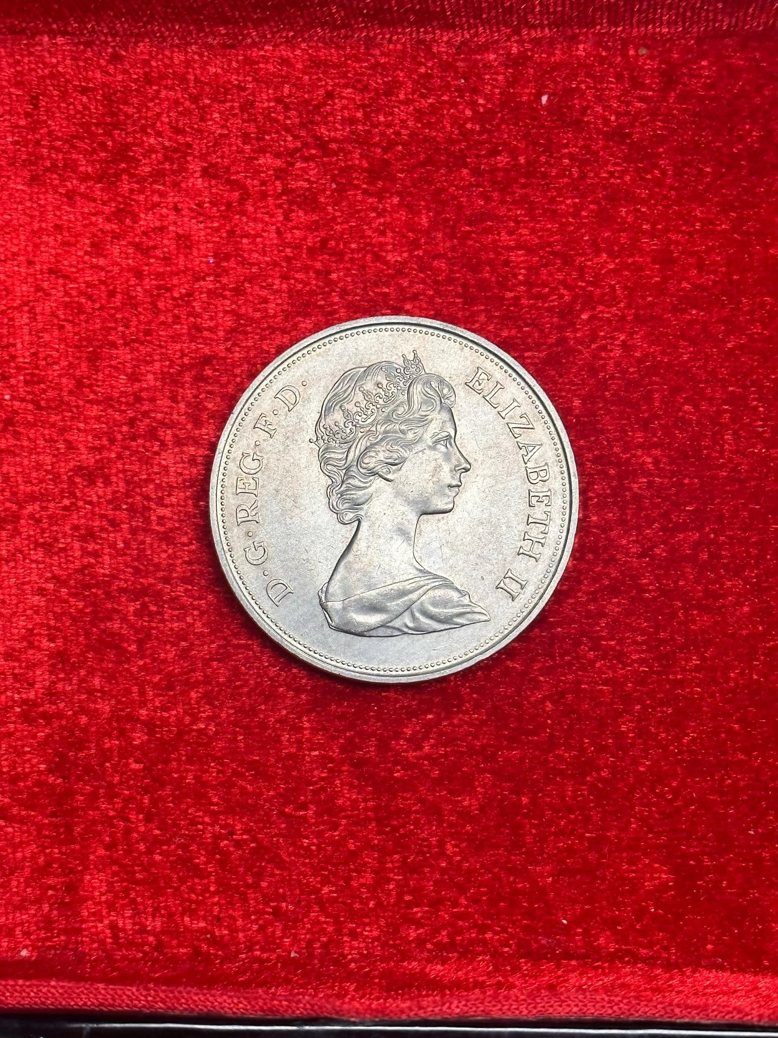 XU KỶ NIỆM 25 NĂM ĐÁM CƯỚI NỮ HOÀNG ELIZABETH II VÀ VƯƠNG TẾ PHILIP 1947 - 1972 - Image 1