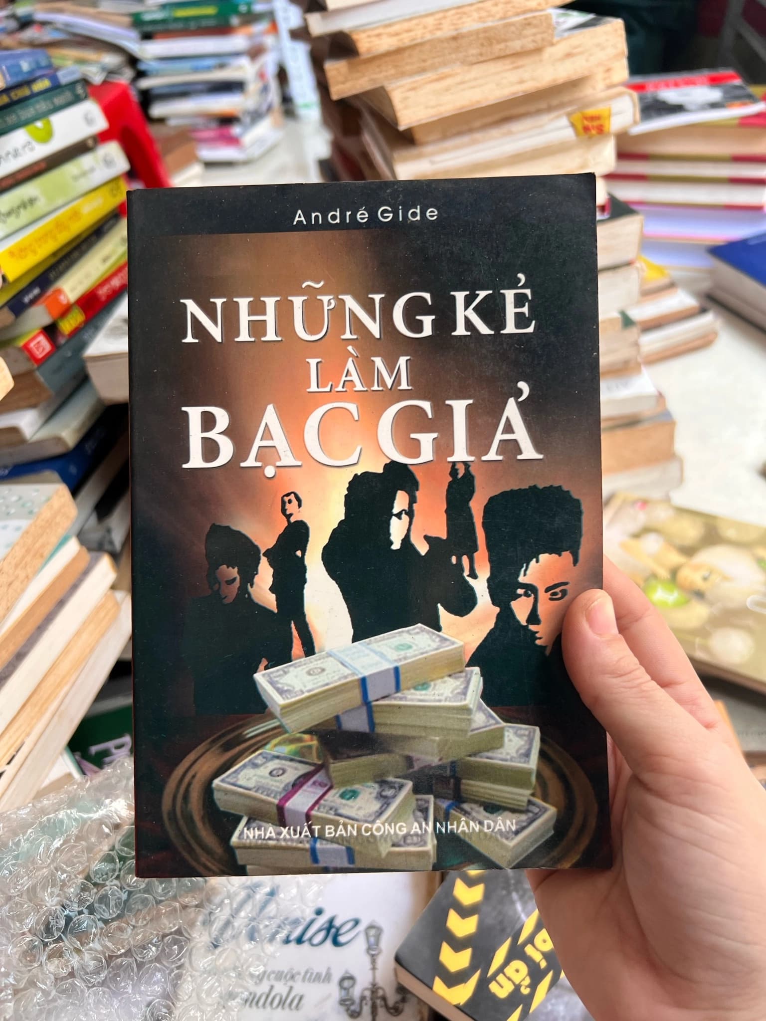 Những kẻ làm bạc giả - AndreGide - Image 1