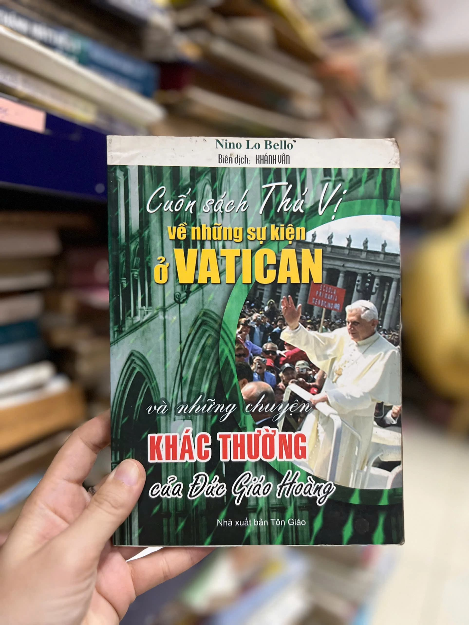 Cuốn Sách Thú Vị Về Những Sự Kiện Ở Vatican - Image 1