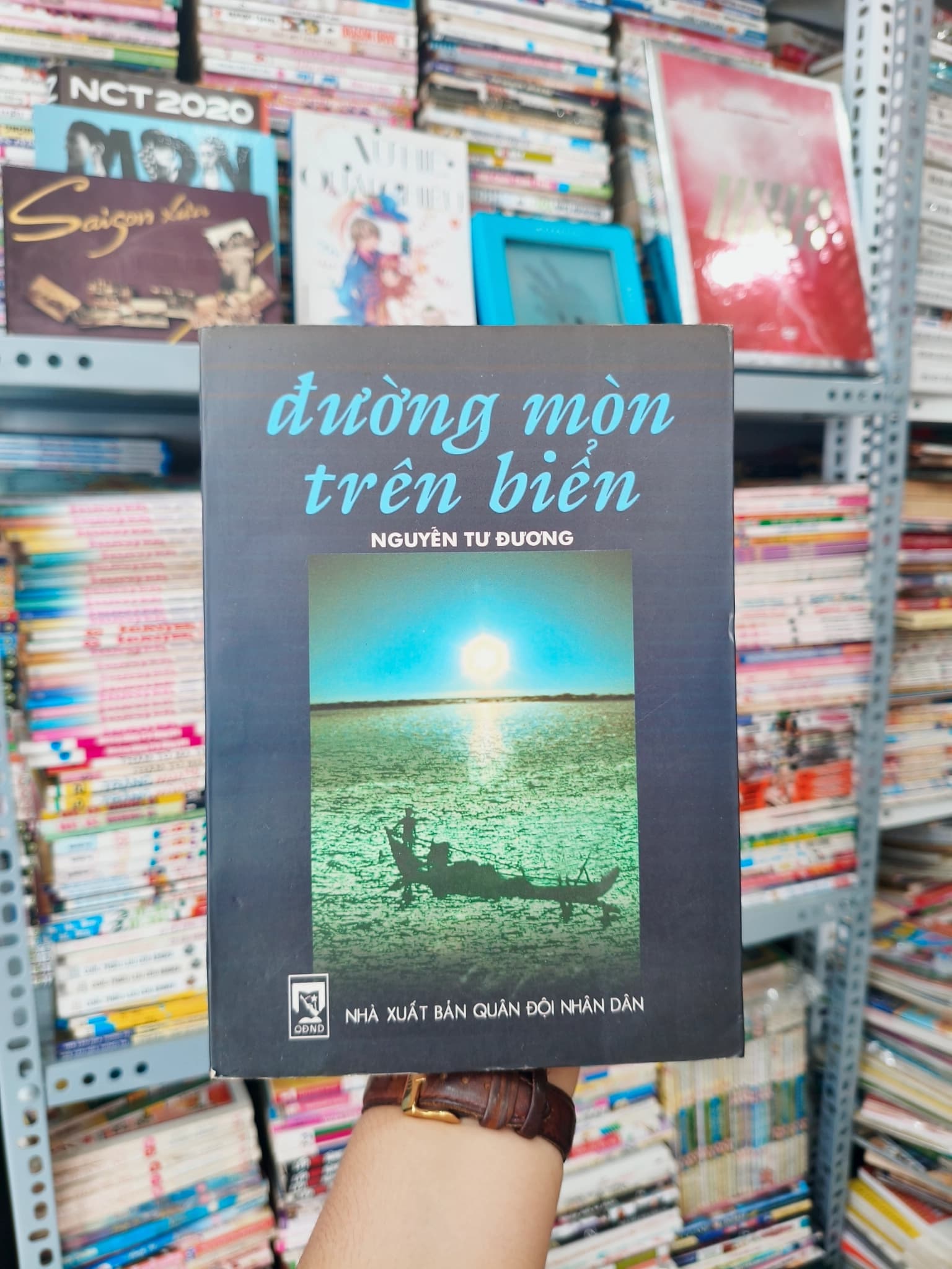 Đường mòn trên biển - Image 1