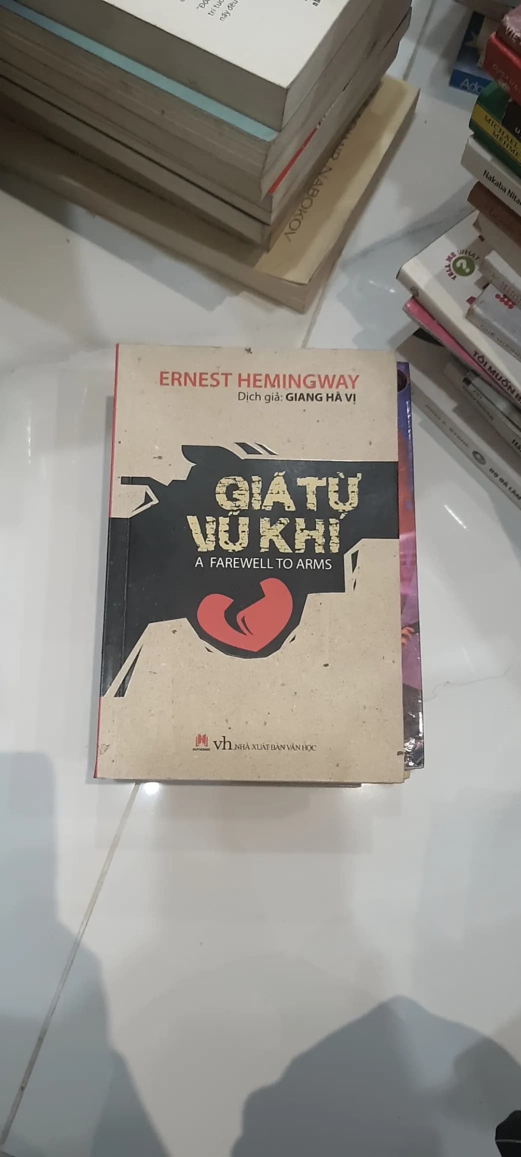 "Giã từ vũ khí" của Ernest Hemingway - Image 1
