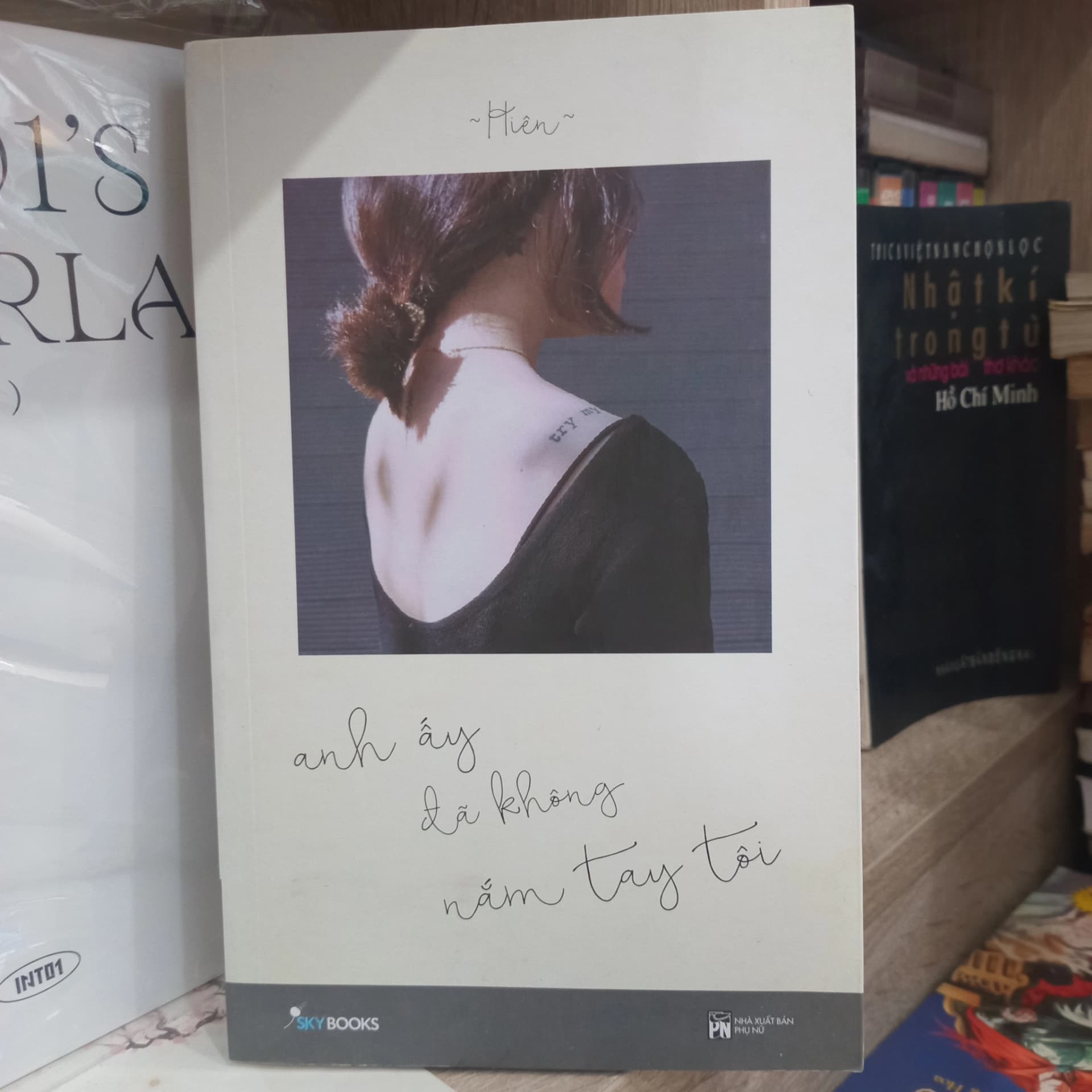 Anh Ấy Đã Không Nắm Tay Tôi - Image 1