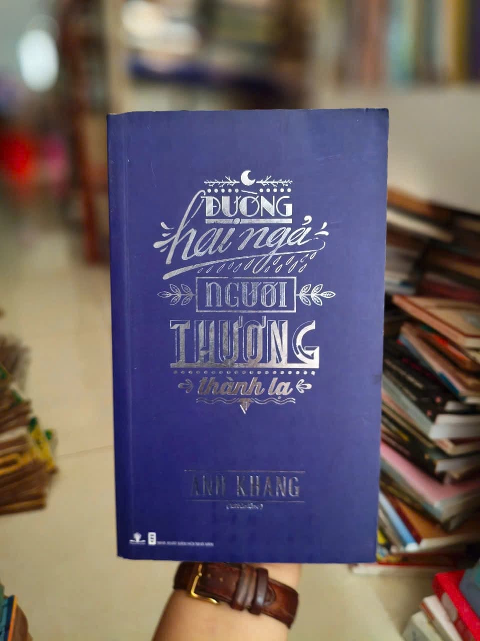 Đường Hai Ngả - Người Thương Thành Lạ - Anh Khang - Image 1