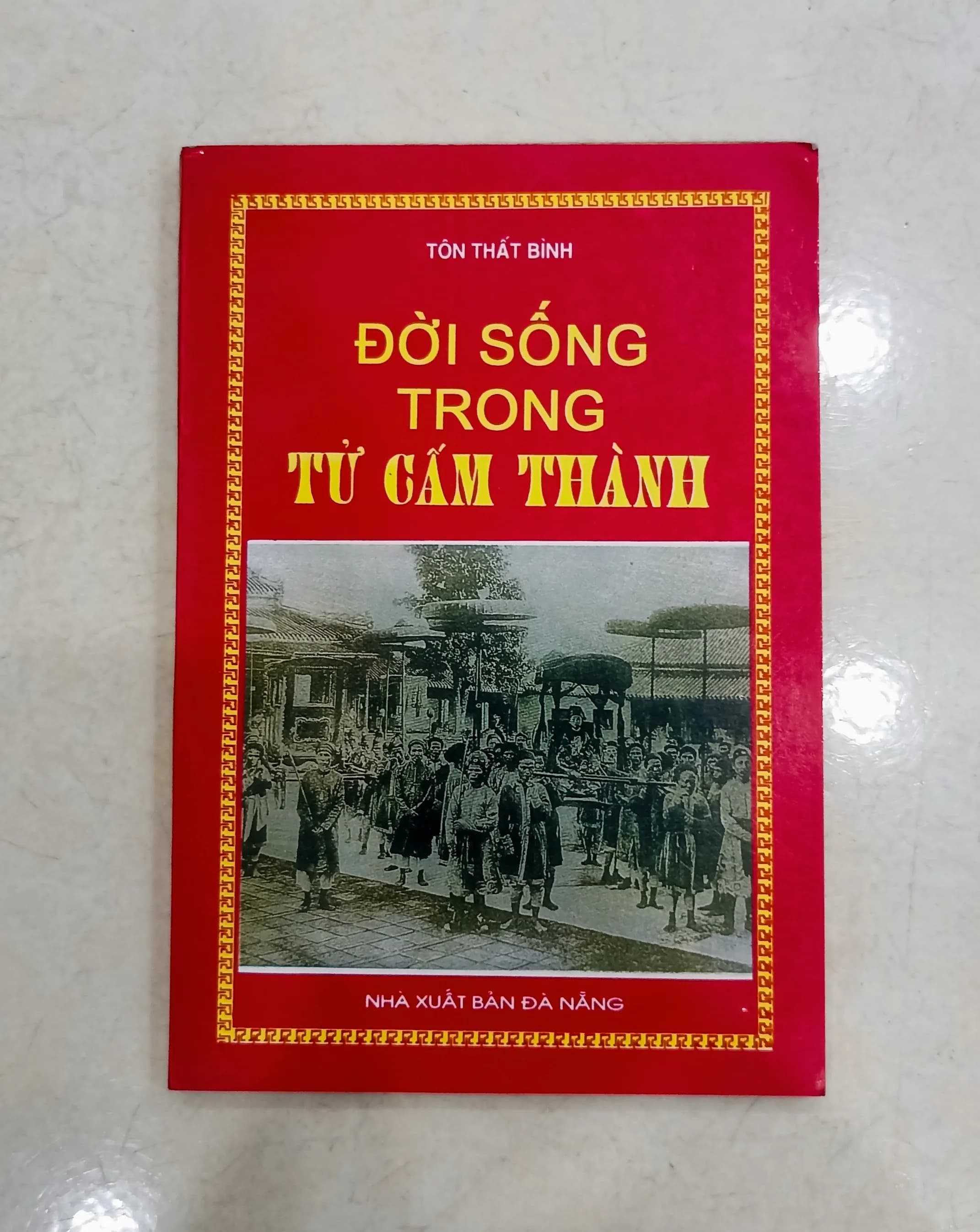 Đời sống trong Tử Cấm Thành - Image 1