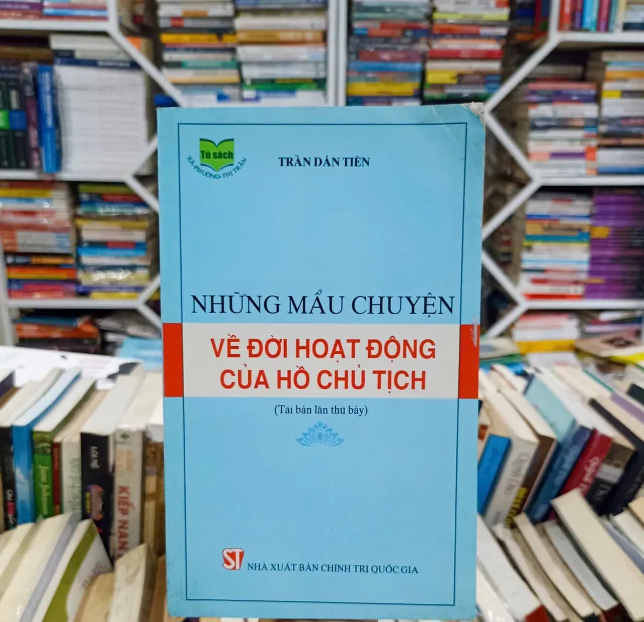 Những mẩu chuyện về đời hoạt động của Hồ Chủ Tịch - Image 1