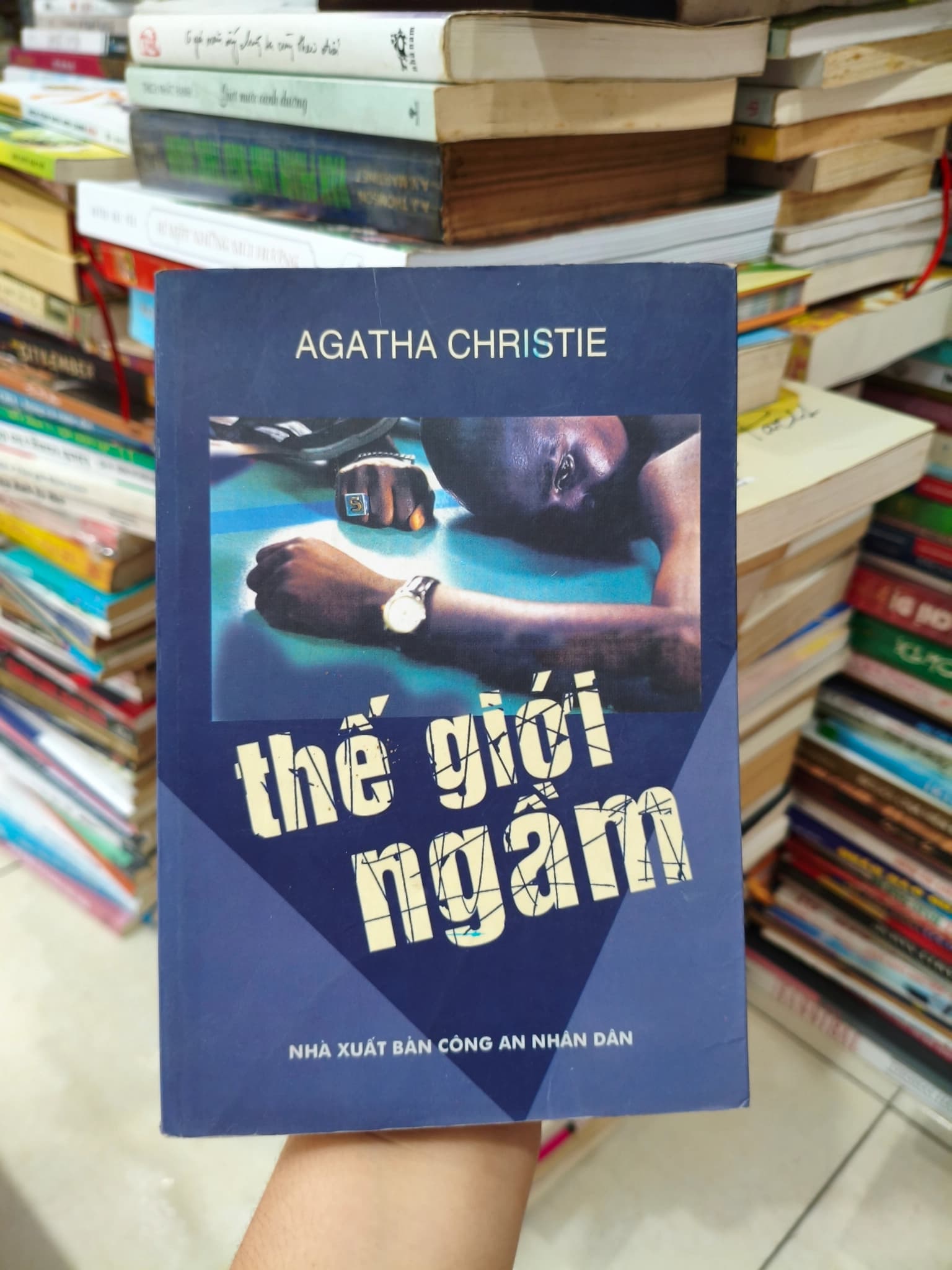 Thế giới ngầm - Image 1