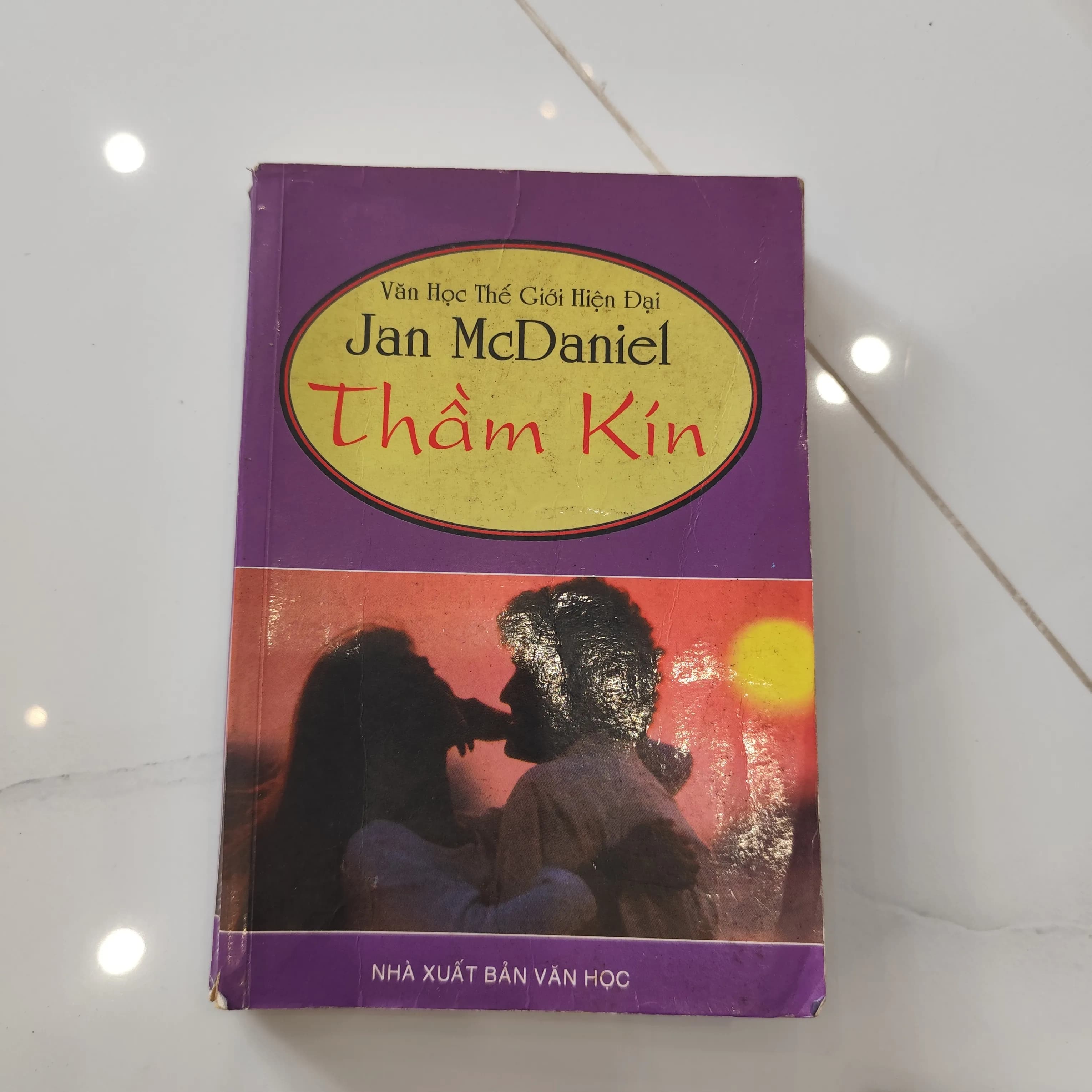 Thầm kín - Jan McDaniel - Image 1