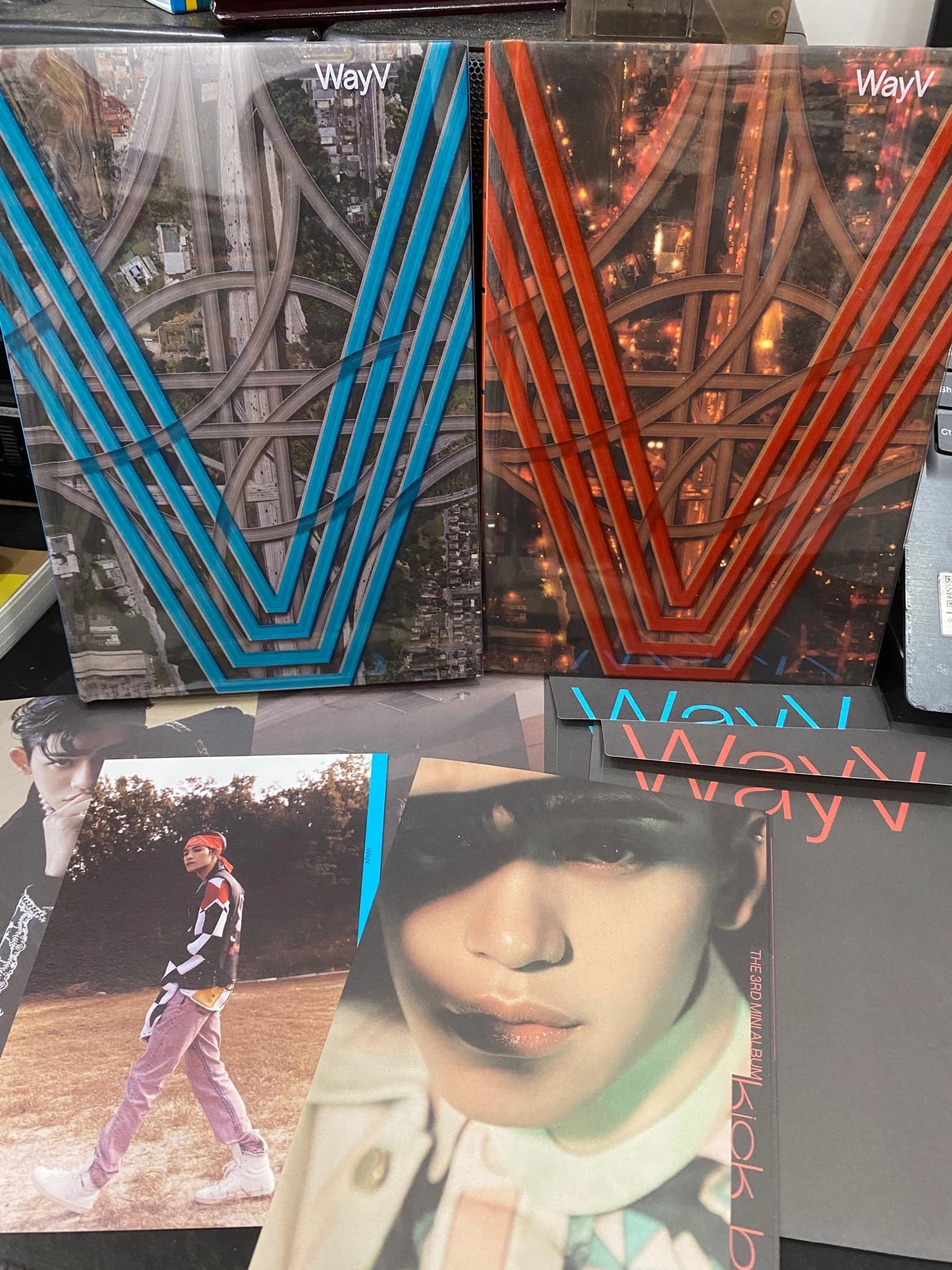 {SM official ~ Có sẵn } Way V ~ Kick back/ Phản công (Album hình ảnh đĩa ) - Image 1