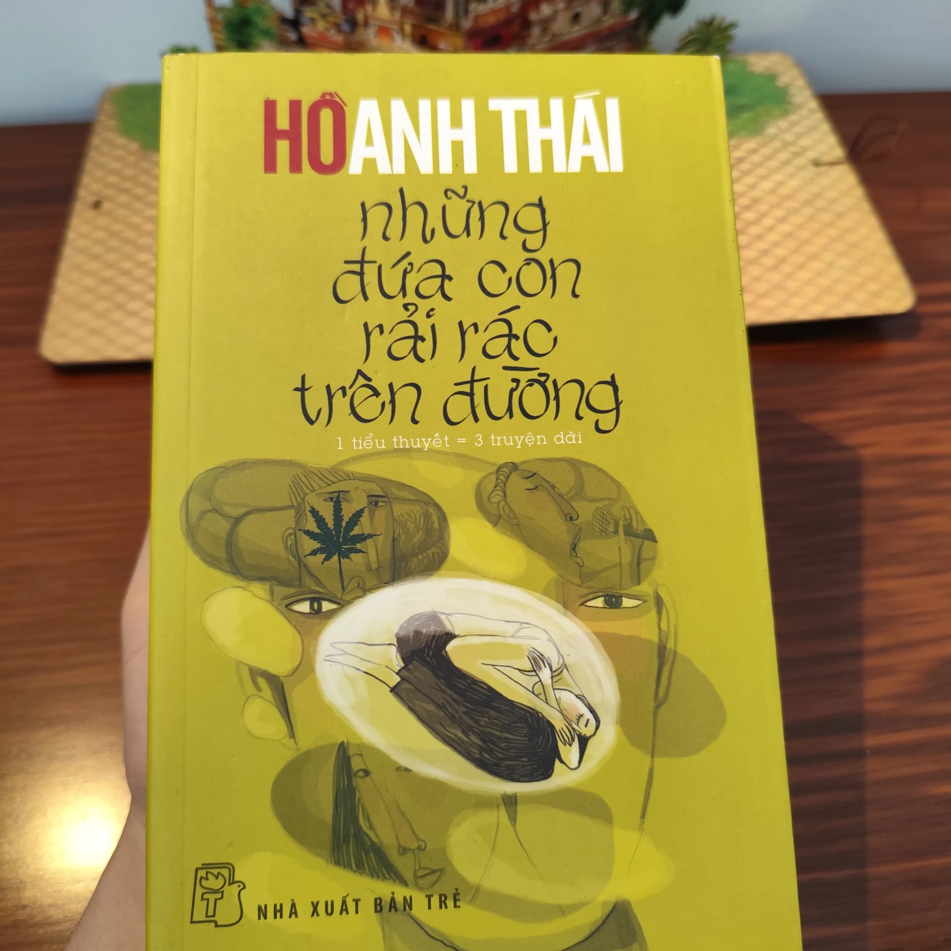 Những đứa con rải rác trên đường - Hồ Anh Thái - Image 1