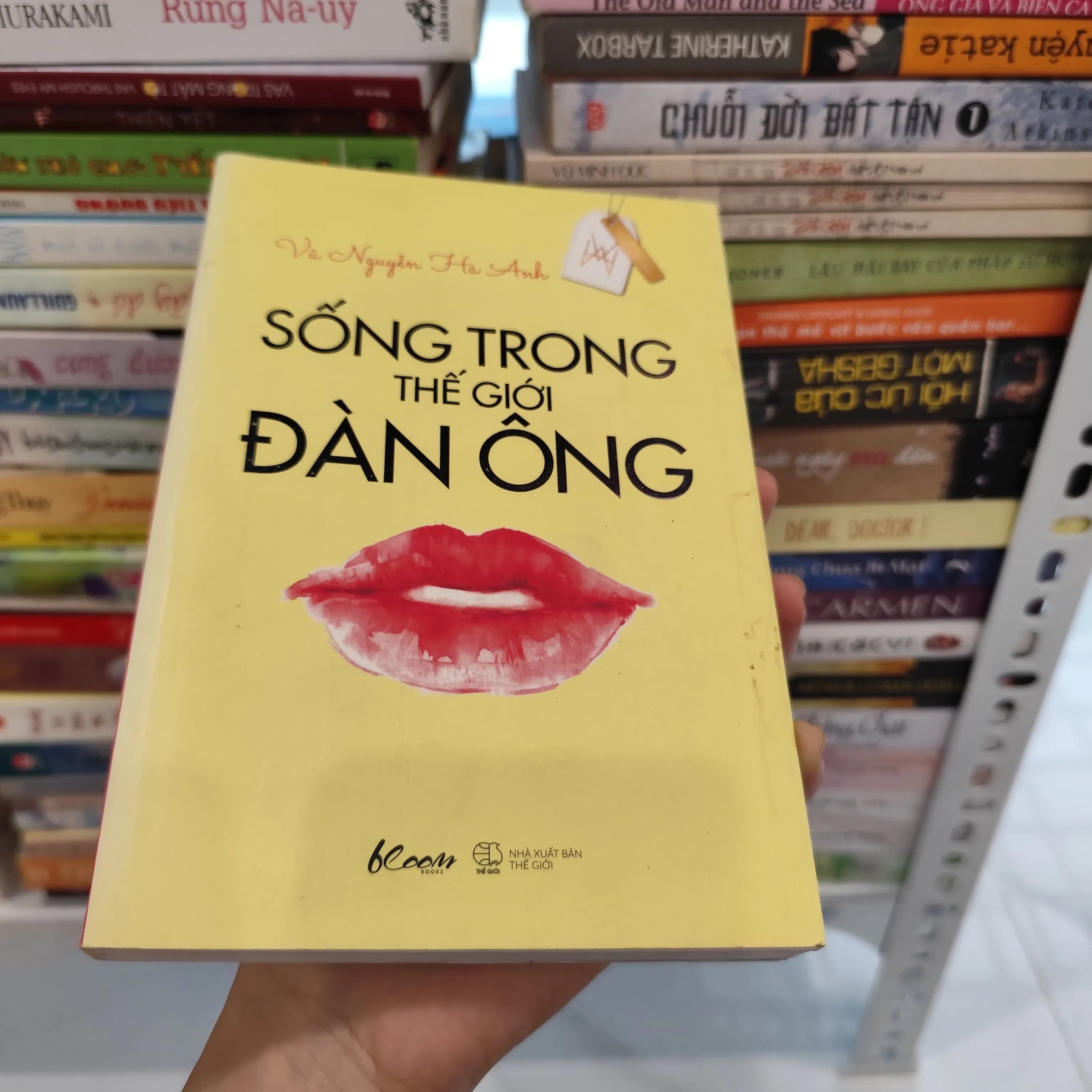 Sống trong thế giới đàn ông - Image 1