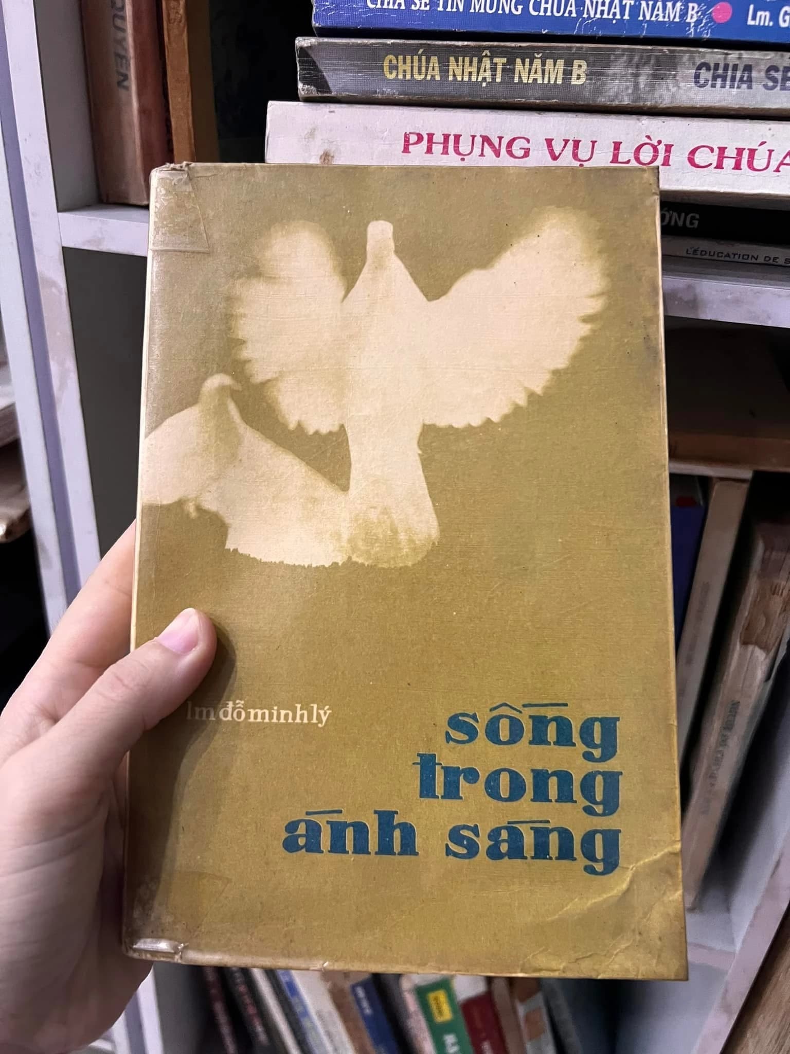 Sống trong ánh sáng của Lm Đỗ Minh Lý được viết năm 1968 - Image 1