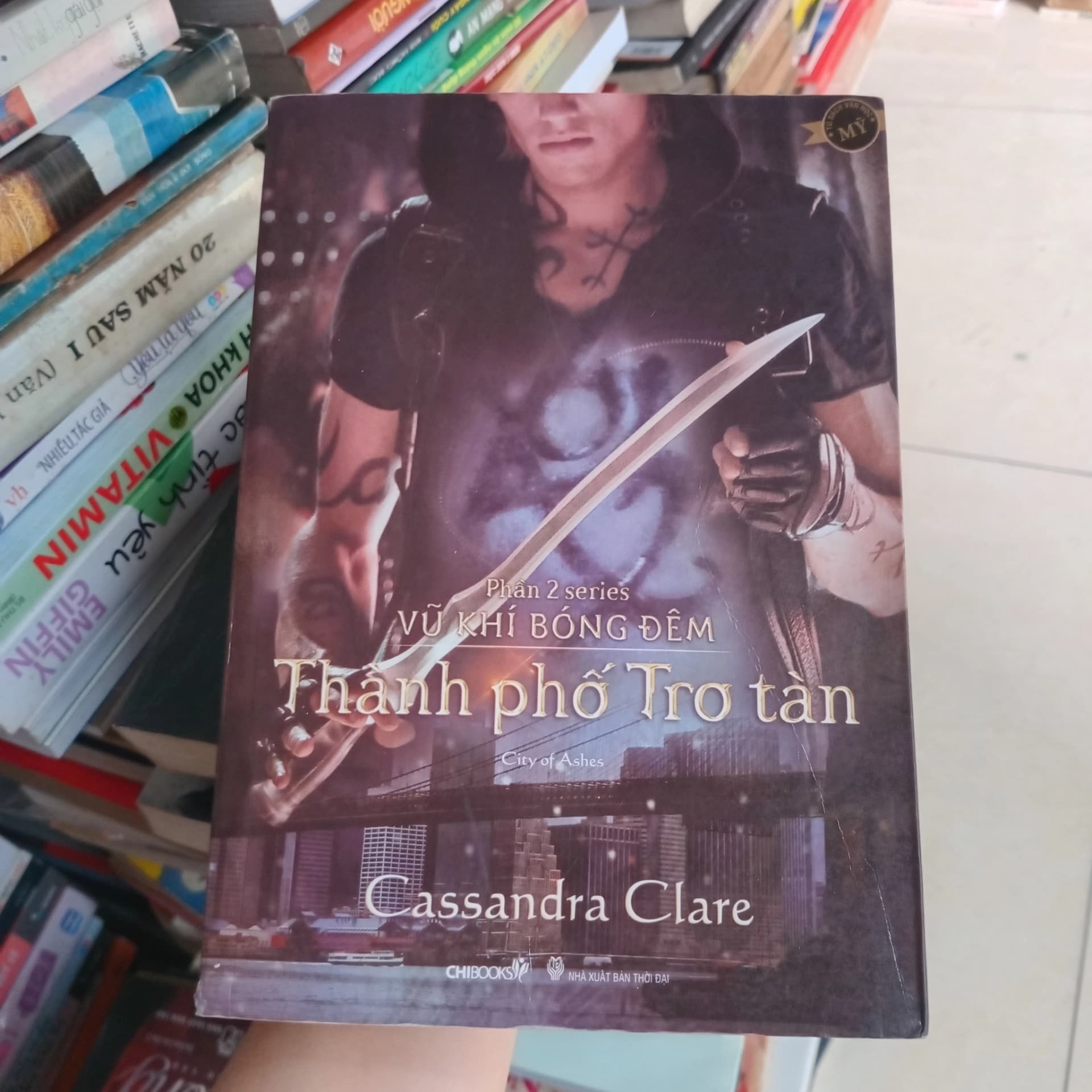 Thành phố tro tàn - Image 1