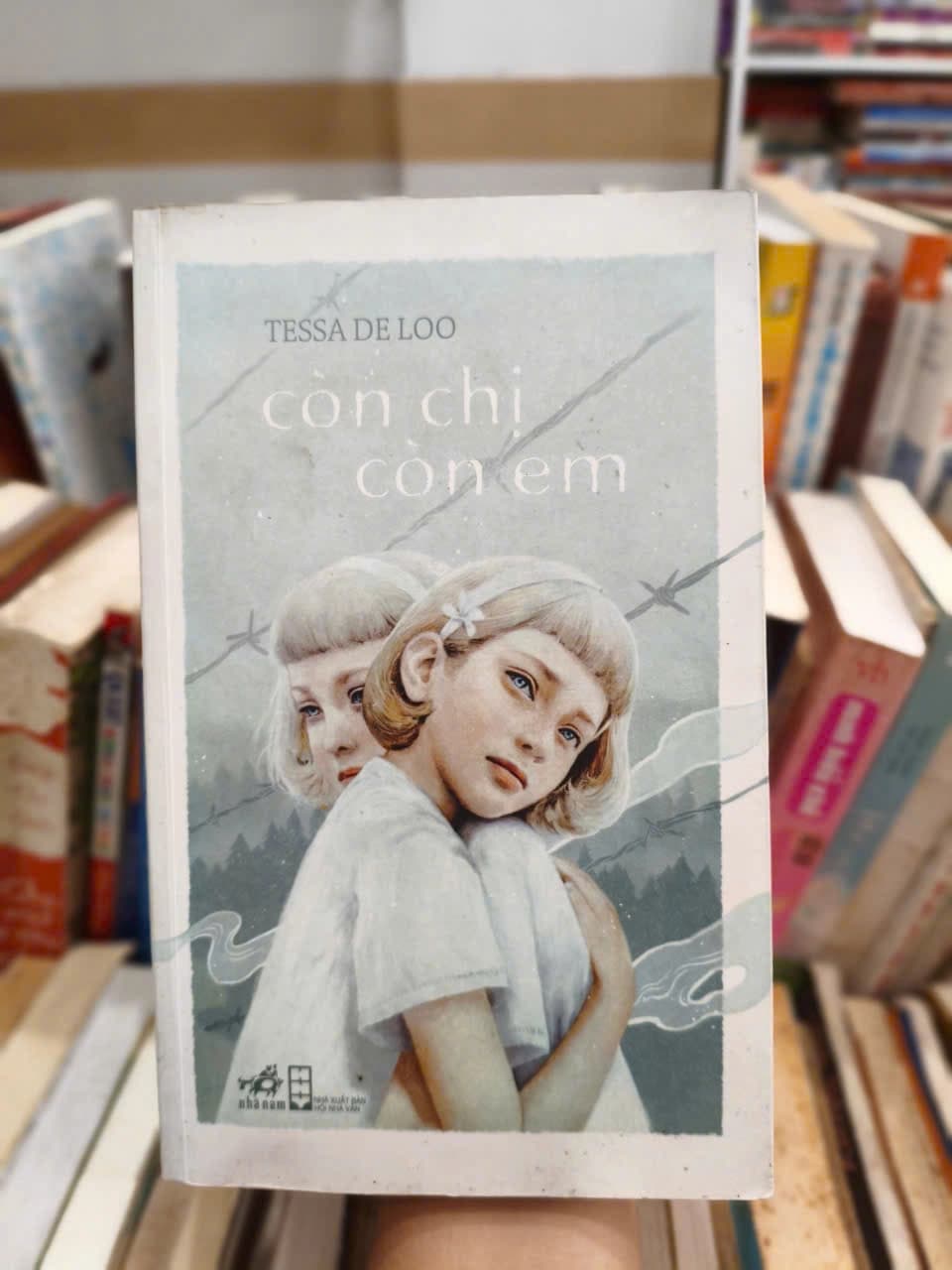 Còn Chị Còn Em - Image 1